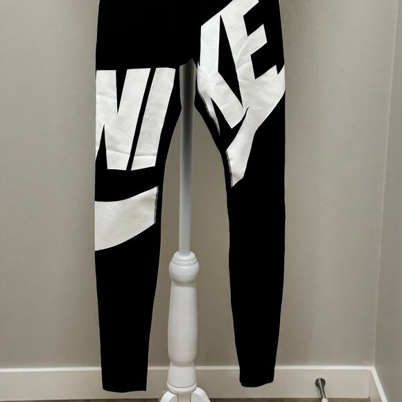 Woman's | Nike | Compressed | Leggings - Picture 2 of 4
